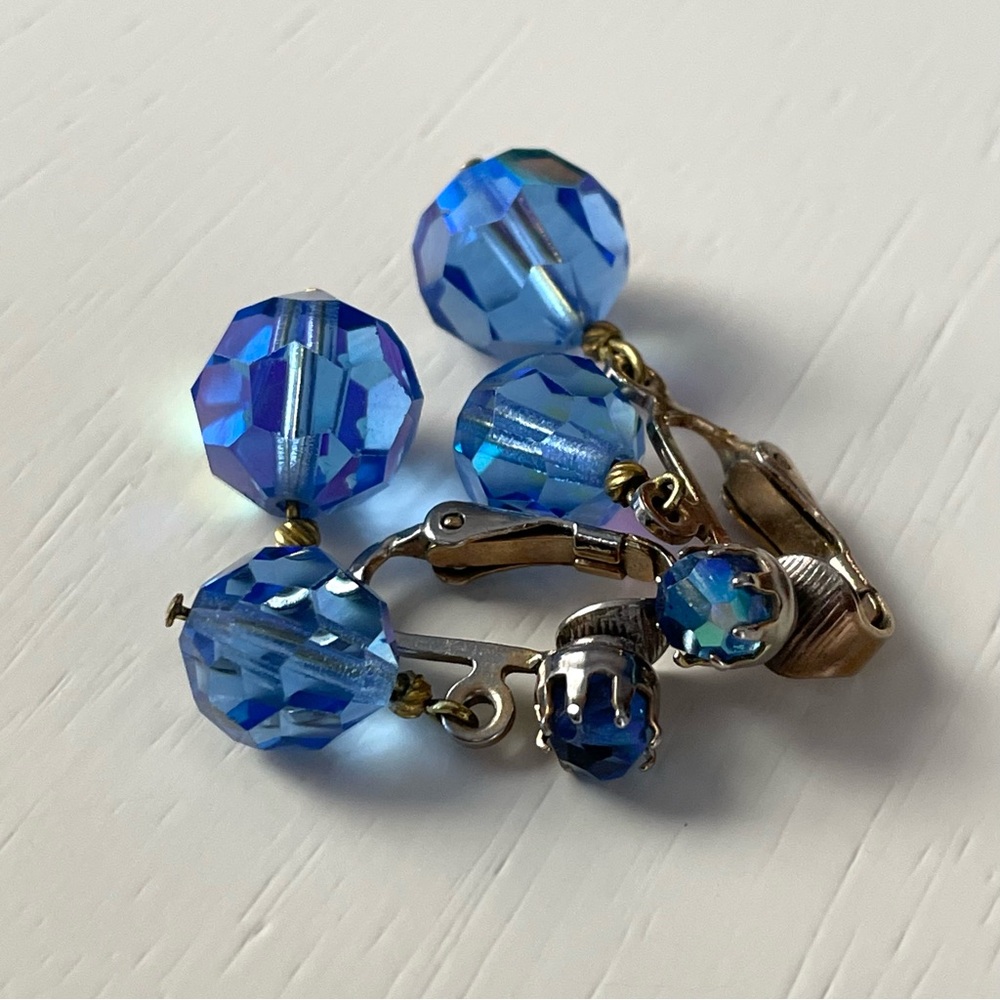 π¨π¨FINAL SALE!!π¨π¨Vintage silvertone blue AB Aurora Borealis crystal clip earrings - Picture 10 of 15